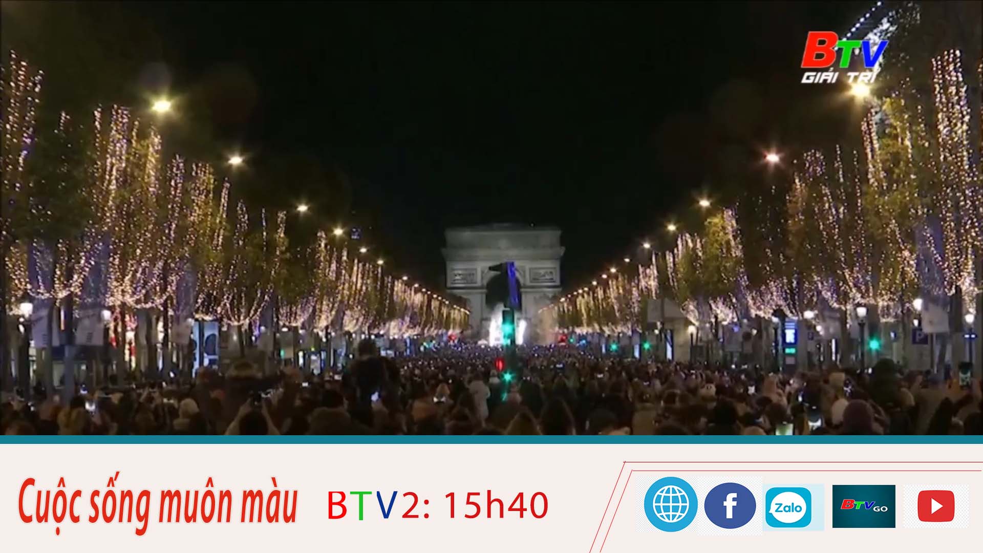 Pháp thắp sáng đại lộ Champs Elysees đón giáng sinh